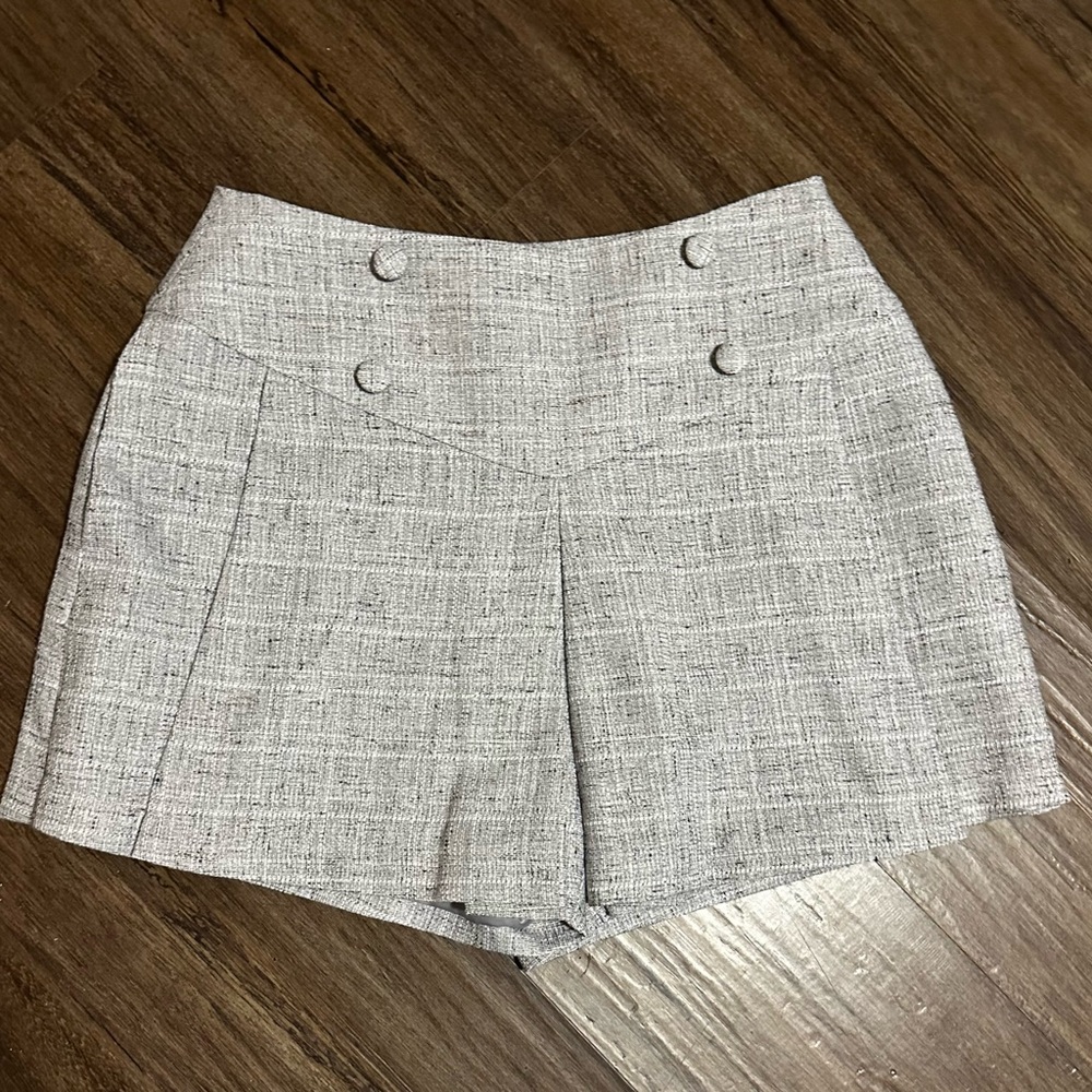 NWT House of Harlow 1960 Pleated Tweed Shorts. Size 4.